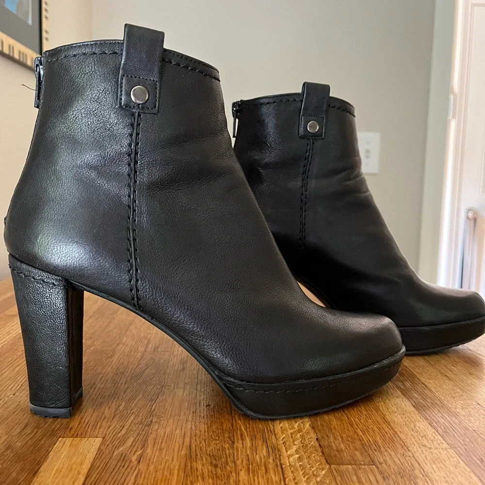 STUART WEITZMAN PLATFORM BOOTIE